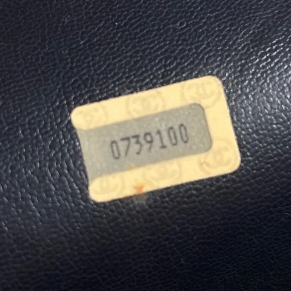 Vintage Chanel Black Leather tote - Picture 11 of 16